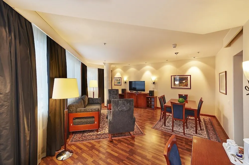 Otel Holiday Inn Helsinki - Expo By Ihg