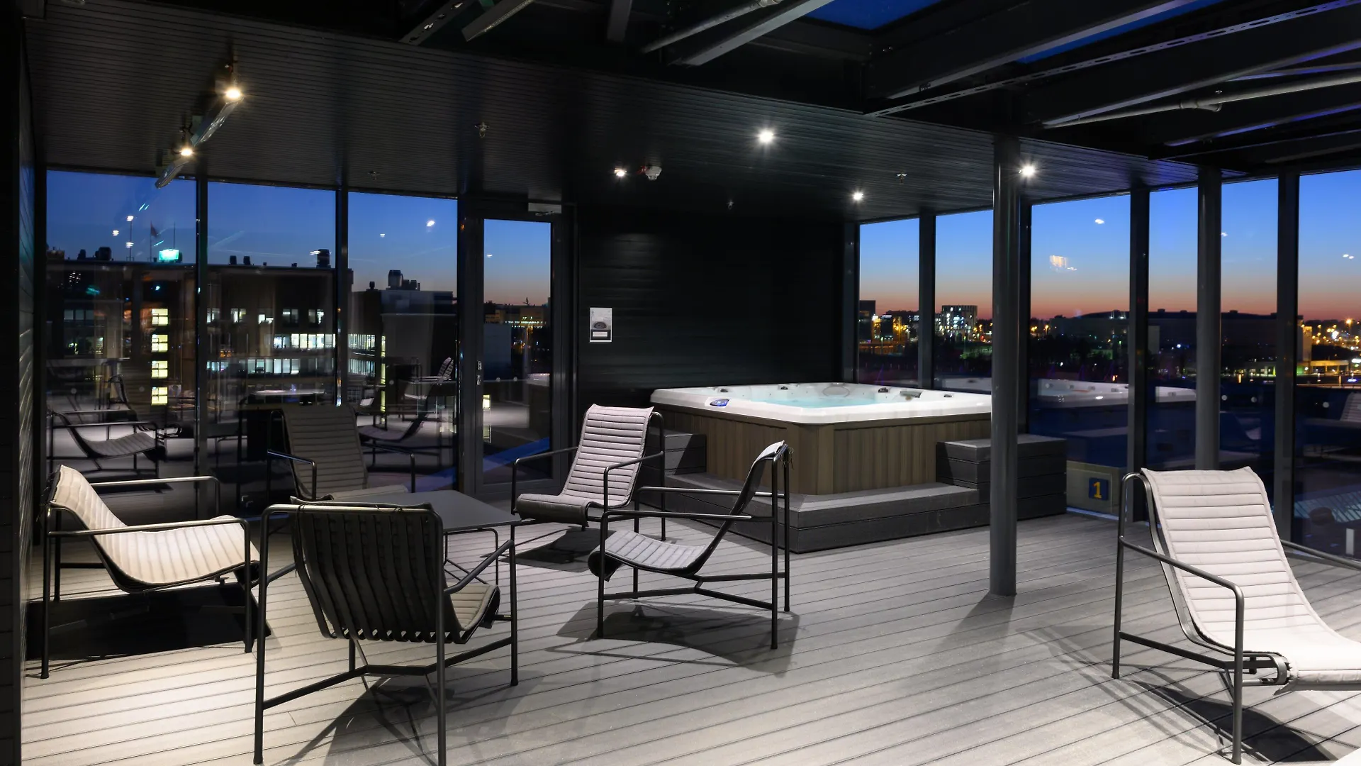 Holiday Inn Helsinki - Expo By Ihg 4*,  Finlandiya